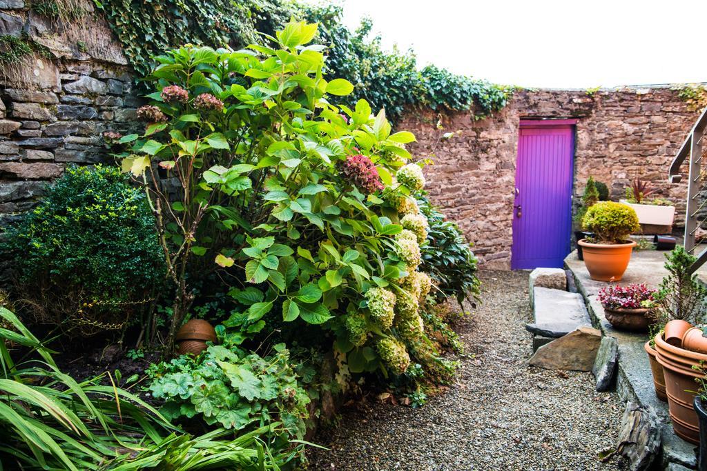 Byrnes Wine Dine Stay เอนนิสไทมอน ภายนอก รูปภาพ